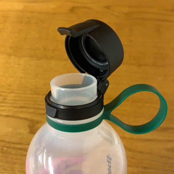 Starbucks place is water bottle snap on lid - Picture 2 of 2